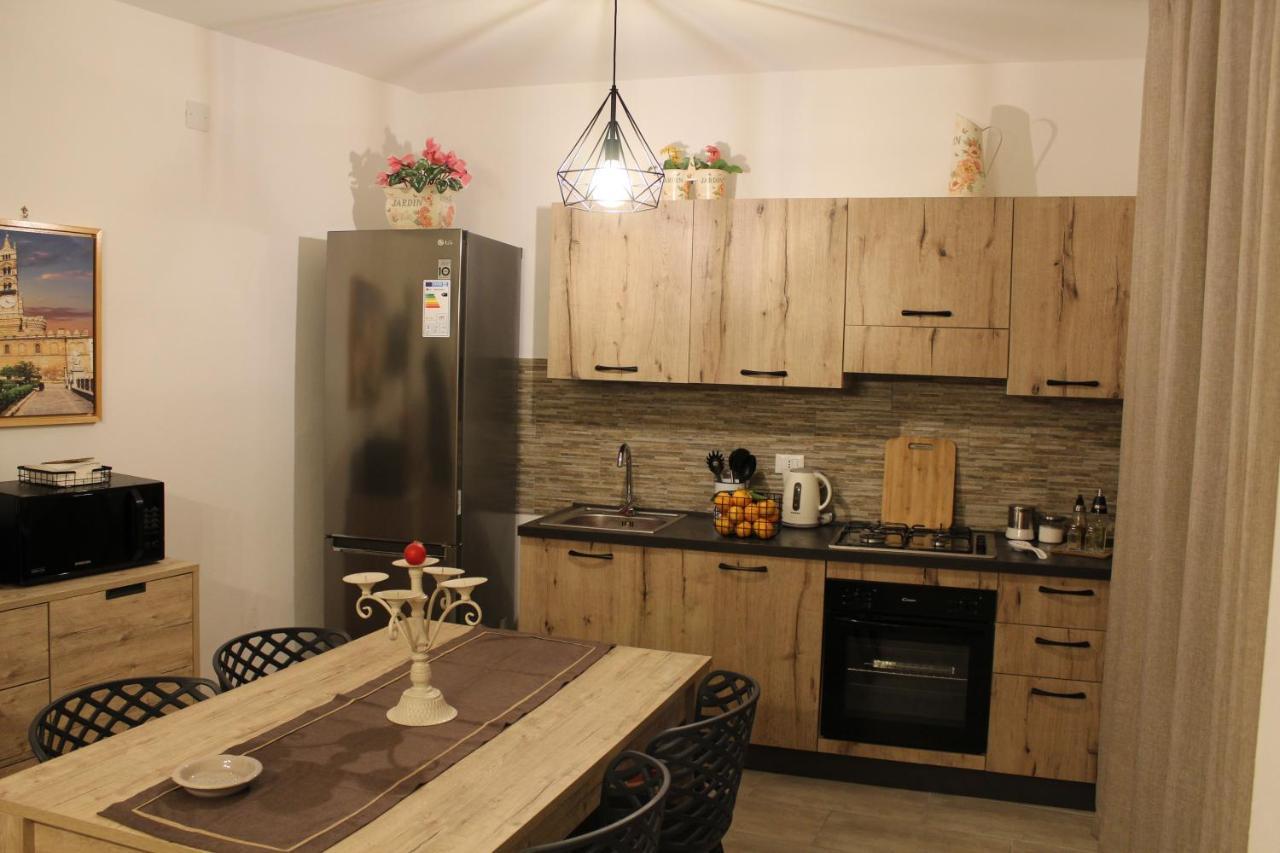 Zisa Home Ai Cantieri Culturali-Facile Posteggio In Strada No Ticket Палермо Екстериор снимка
